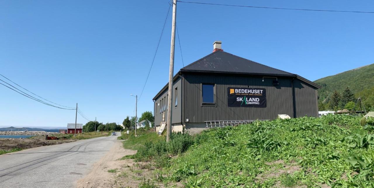 Hotel Bedehuset Basecamp Senja Skaland Esterno foto